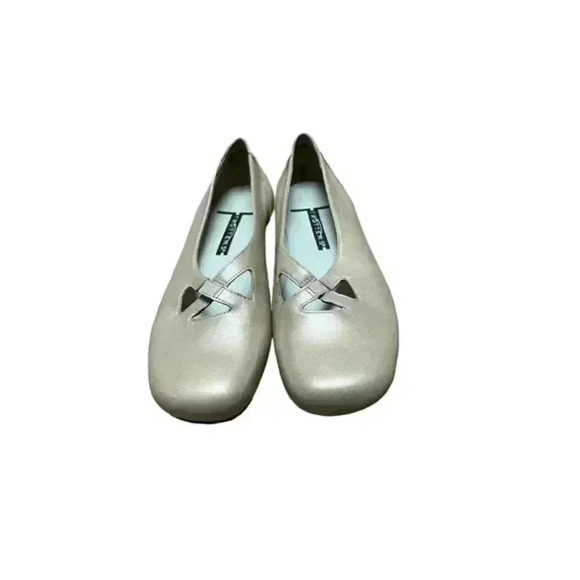 Trotters Women's Maggie Gold Leather Slip-on Comfort‎ Loafer - Picture 3 of 8